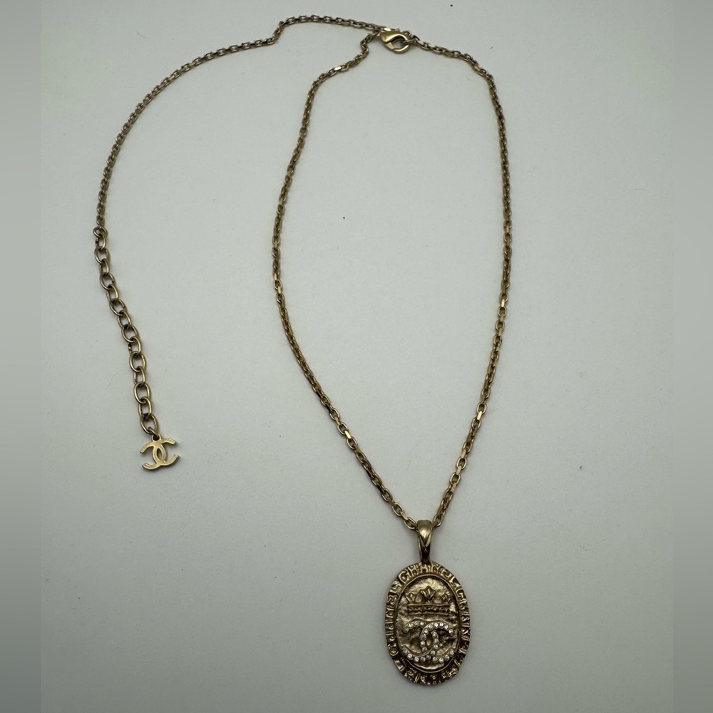 Chanel champagne gold crown and logo with crystal necklace - Picture 4 of 8